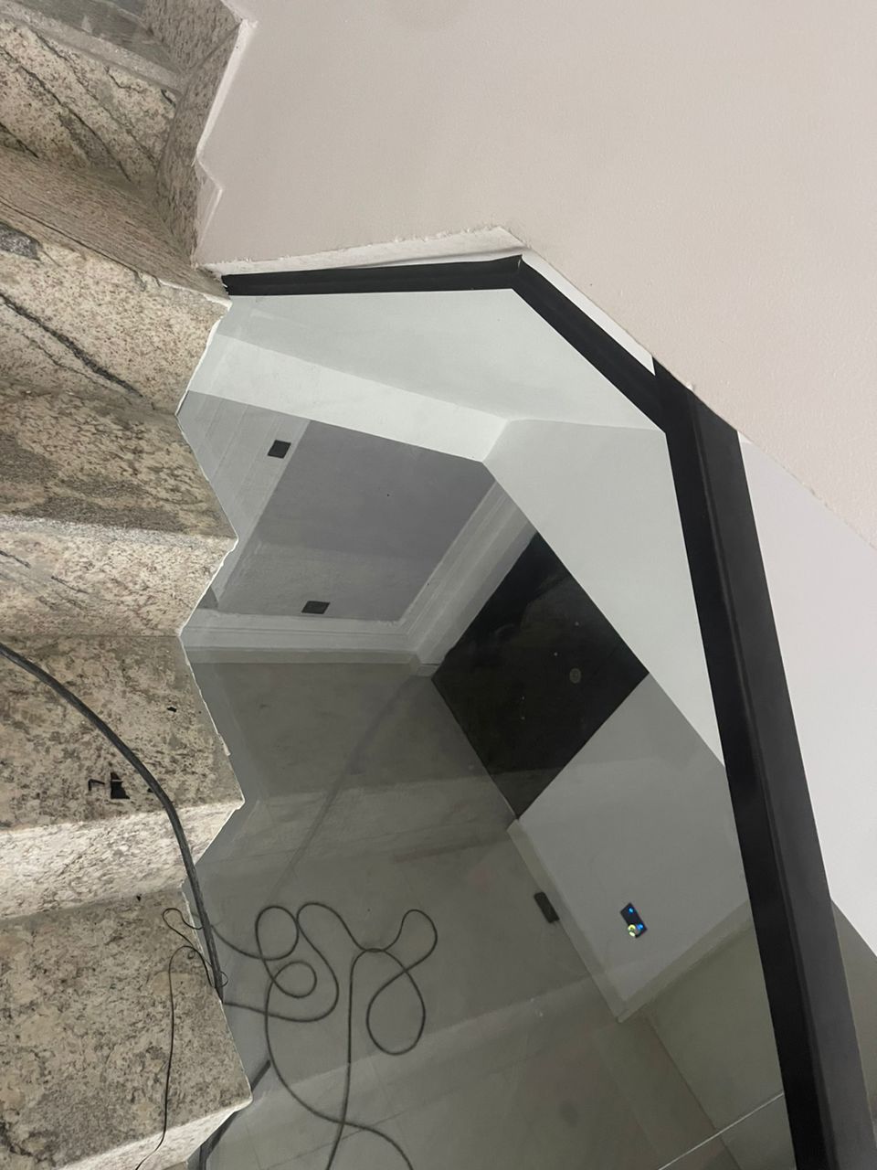 Frameless Storefront